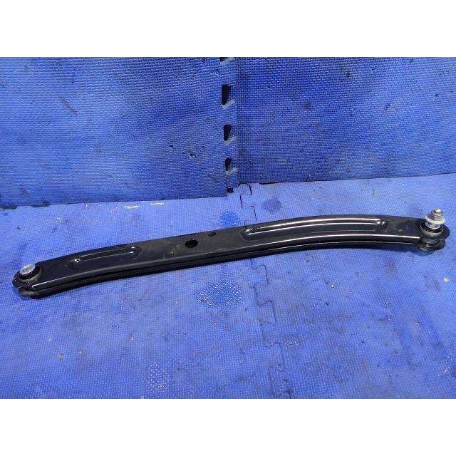 ルノー トゥインゴ AHH4B 等 左 リア アーム  品番 555C35270R  走: 55,200Km [4848] |  | 01