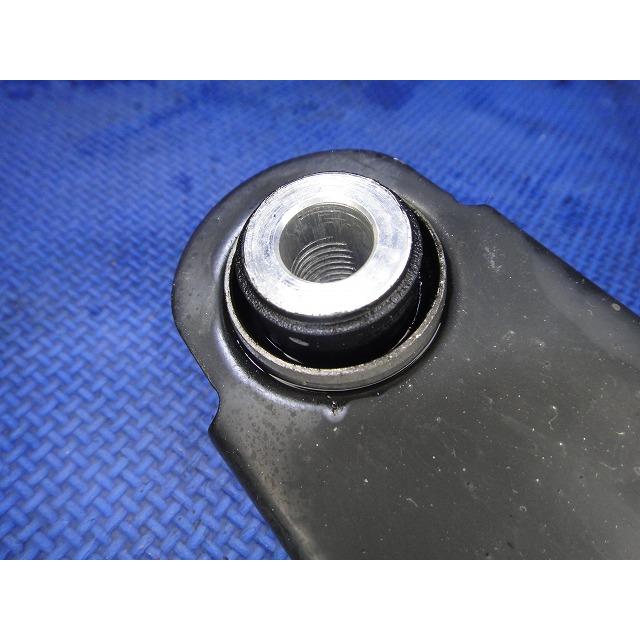 ルノー トゥインゴ AHH4B 等 左 リア アーム  品番 555C35270R  走: 55,200Km [4848] |  | 02