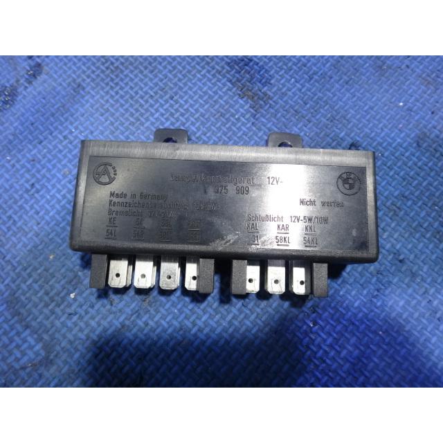 BMW E28 520i 等 ライト コントロール リレー モジュール  品番 1375909  [5230] | 