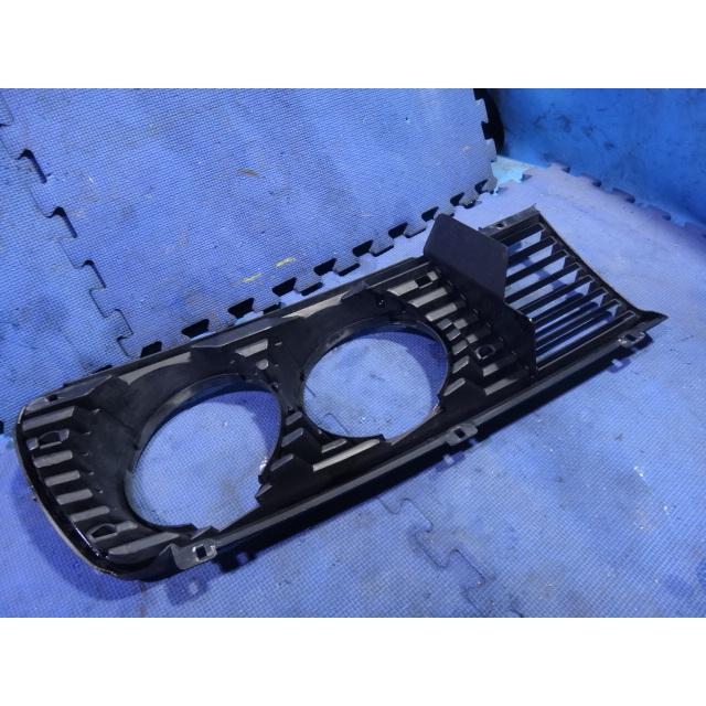 BMW E28 520i 等  右 フロント ライト カバー グリル  1873253 [5230] |  | 03