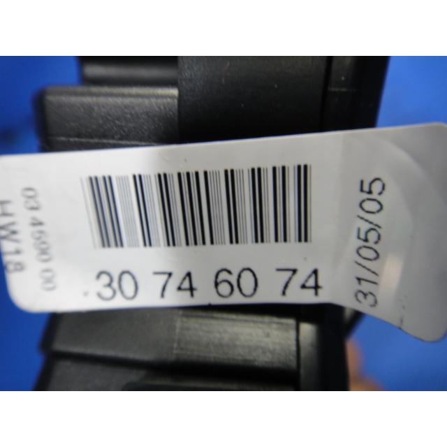 ボルボ V70 SB5244W 等 フロント パワーウィンドウ スイッチ　品番 30746074  [5783] |  | 01
