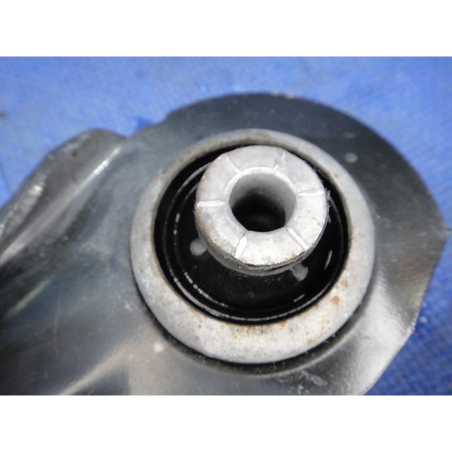 ルノー カングー KWK4M 等 右 フロント ロアアーム  [5826] |  | 03