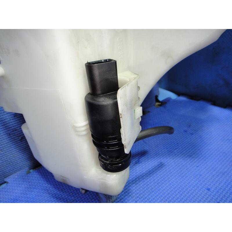 BMW Z4 E85 等 ウォッシャータンク モーター付き  品番 7110853  [6100] |  | 02