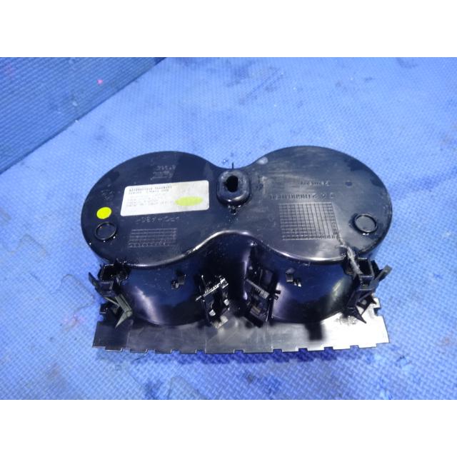 メルセデス ベンツ W218 CLS 350 等 純正 ドリンクホルダー  2186801050  [6253] |  | 02