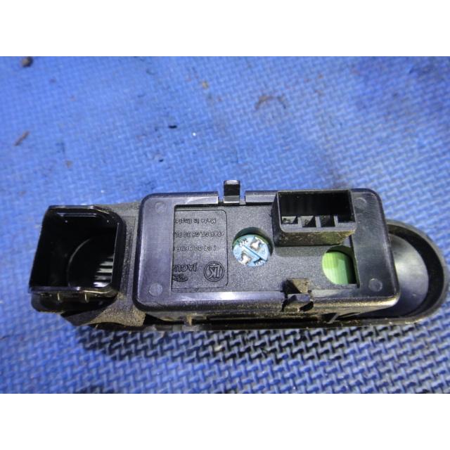 ジャガー ソブリン XJ V8 X308 等　トランク 開閉 ボタン　スイッチ　  [6260] |  | 01