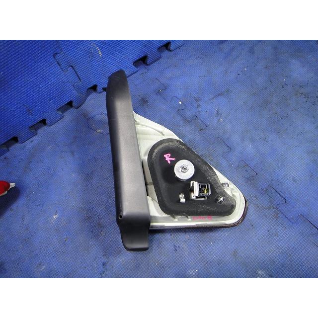 プジョー 2008 A9系 等 右 テール レンズ 内側 ライト ランプ フィニッシャー 品番 9678074580   [6408] |  | 01