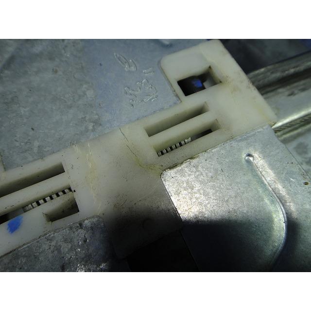 プジョー 2008 A9系 等 右 フロント パワーウィンドウ レギュレーター  品番 9806088080  [6408] |  | 03