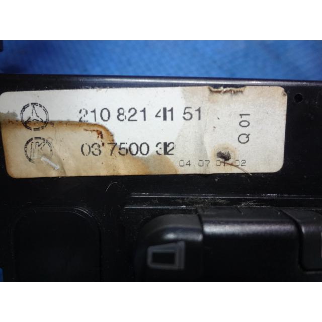 メルセデス ベンツ W210 E320 E240 等 ワゴン パワーウィンドウ スイッチ 品番 2108214151  [6483] |  | 01