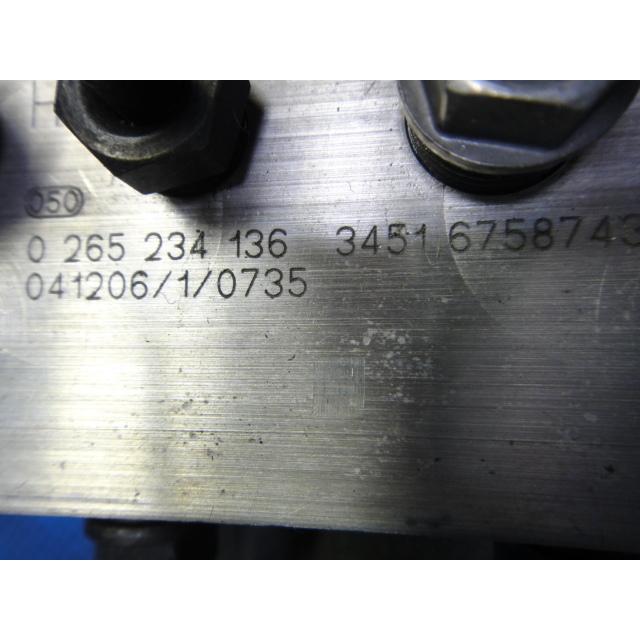 BMW E63 645Ci 等  ABSアクチュエーター　6769707  [6701] |  | 01