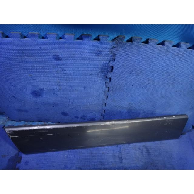 メルセデス ベンツ W201 190E 等  左 フロント ドア サッコ パネル カバー 　品番 2016905540 [7055] |  | 04