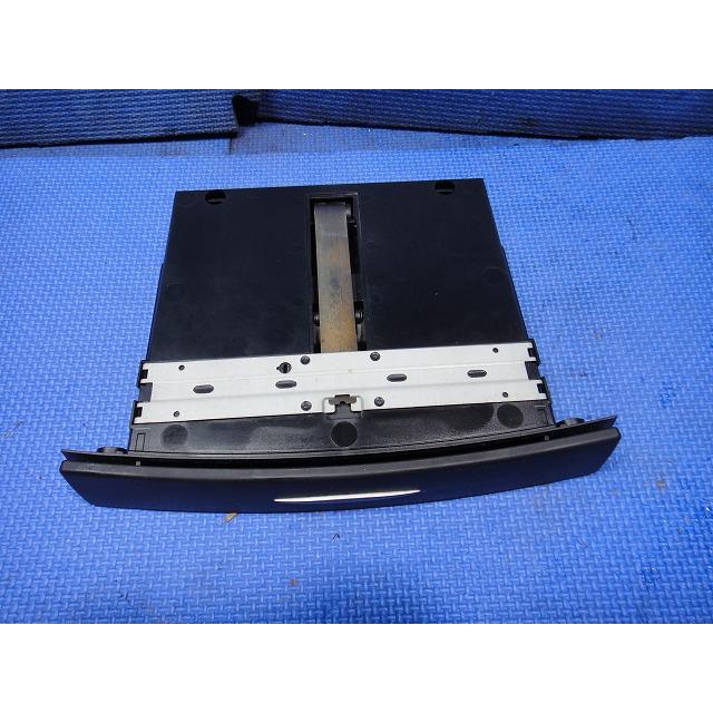 メルセデス ベンツ SLK200 R171 等 純正 ドリンク ホルダー　品番 1716800214  [7185］ |  | 02