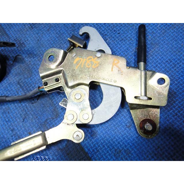 メルセデス ベンツ SLK200 R171 等  右 バリオ ルーフ ロック ギア 品番 1717900071 [7185］ |  | 02