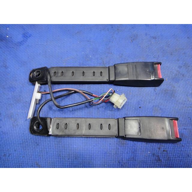 VOLVO ボルボ 240 AB230 フロント シートベルト バックル 左右 品番 1370057   1370060    [7193] | 