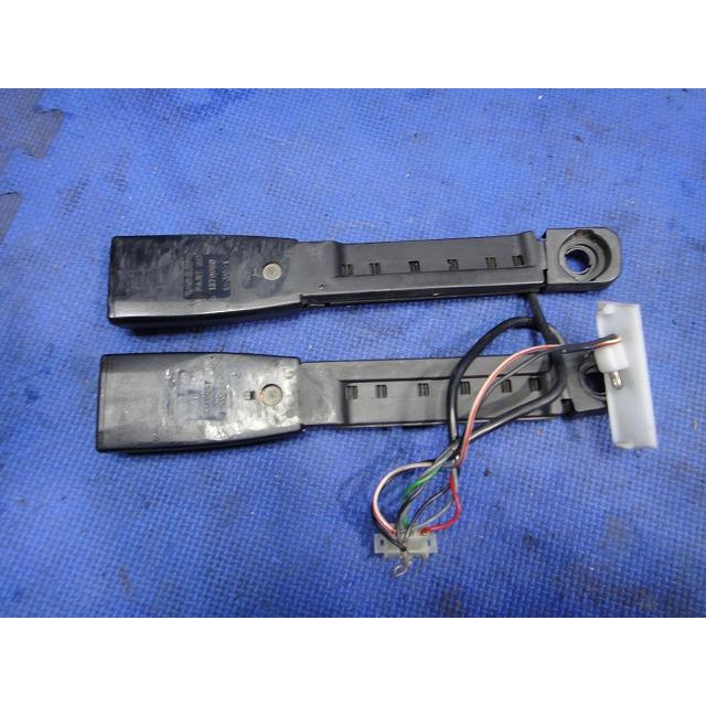 VOLVO ボルボ 240 AB230 フロント シートベルト バックル 左右 品番 1370057   1370060    [7193] |  | 01