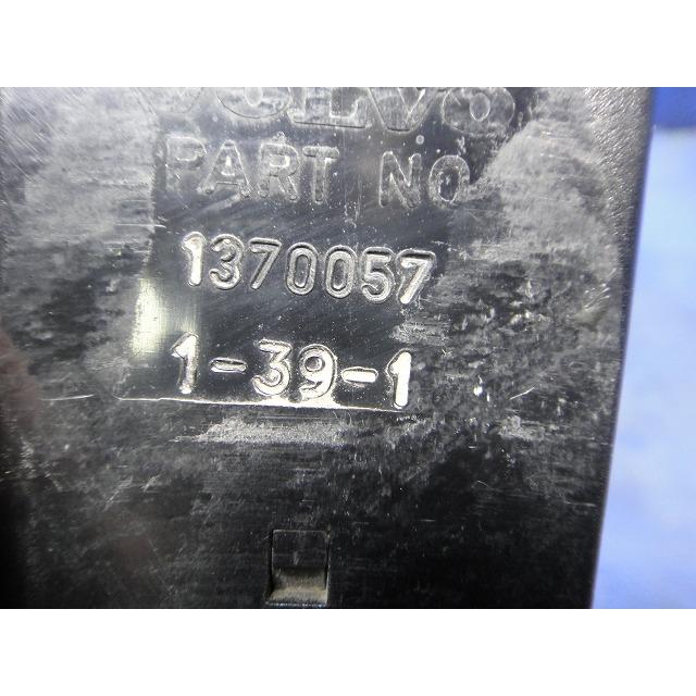 VOLVO ボルボ 240 AB230 フロント シートベルト バックル 左右 品番 1370057   1370060    [7193] |  | 04