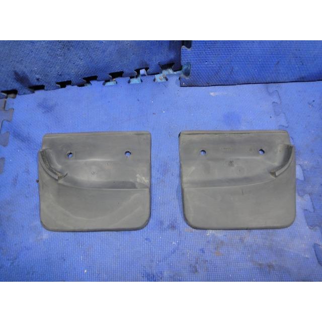 VOLVO ボルボ 240 AB230 純正 リア マッドガード　左右 品番 1312695   1312696  [7193] | 