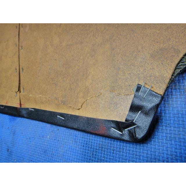 VOLVO ボルボ 240 AB230 右 リア カーゴルーム サイド 内張 シートベルト カバー  難有り  [7193] |  | 05