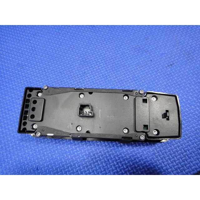 メルセデス B180 W246 等 フロント 運転席 パワーウィンドウ スイッチ 品番 1669054400 [7249] |  | 01