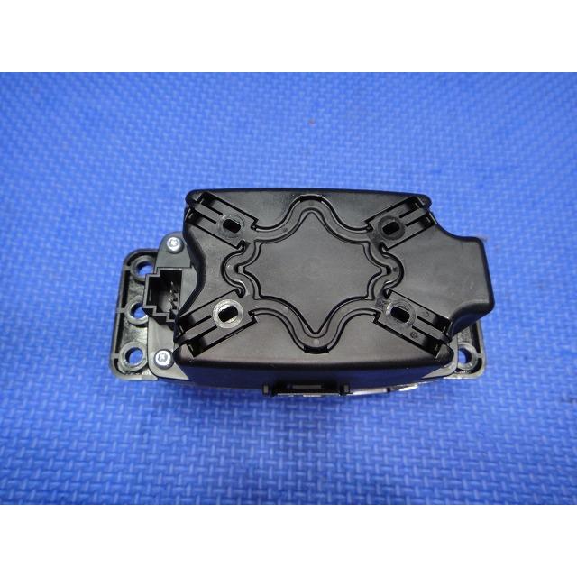 メルセデス B180 W246 等  ナビ コマンド スイッチ  品番 2469005615 [7249] |  | 02