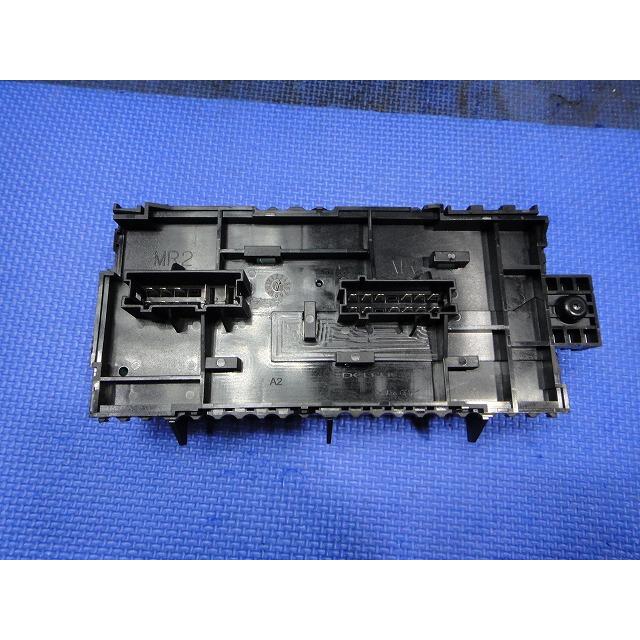メルセデス B180 W246 等 ヒューズ ボックス リレー  品番 2469067100  [7249] |  | 01