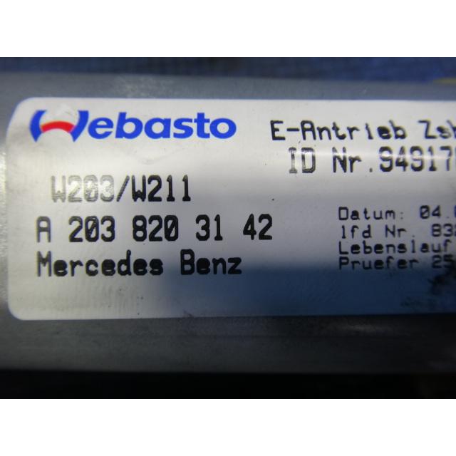 メルセデス ベンツ W211 E350 E300  等　サンルーフ モーター　品番 2038203142  [7388] |  | 02
