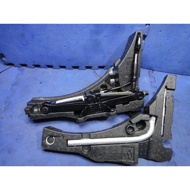 ワーゲン ゴルフ 7 AUCJZ AUCPT AU系 純正 車載 工具 ジャッキ 牽引フック 等 [7599] | 