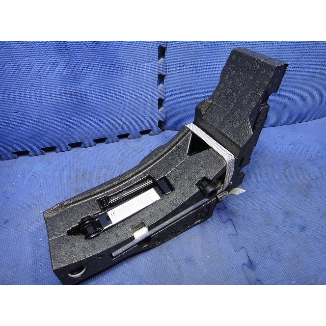 ワーゲン ゴルフ 7 AUCJZ AUCPT AU系 純正 車載 工具 ジャッキ 牽引フック 等 [7599] |  | 03