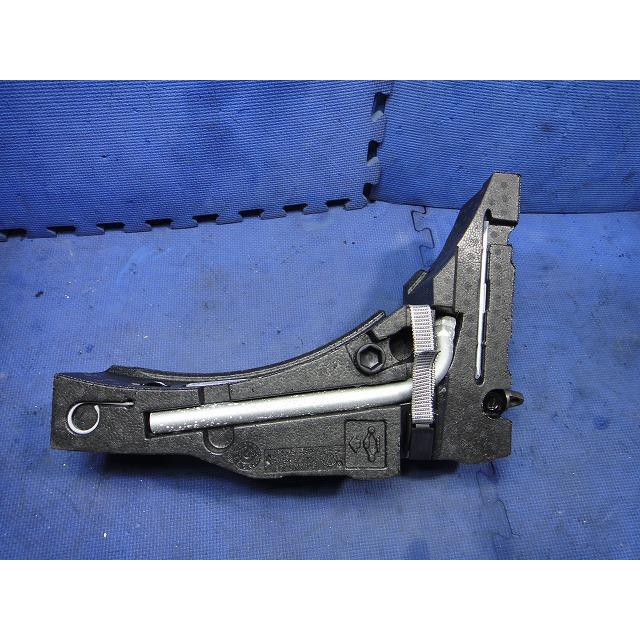 ワーゲン ゴルフ 7 AUCJZ AUCPT AU系 純正 車載 工具 ジャッキ 牽引フック 等 [7599] |  | 04