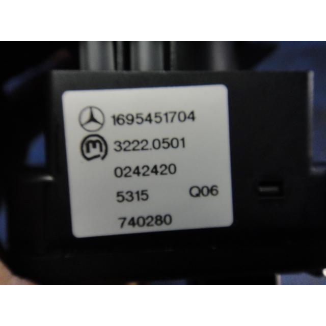 メルセデス ベンツ W169 A170 等  ライト スイッチ　 品番 1695451704　  [7769] |  | 02