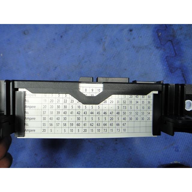 BMW 523i FP25 MT25 F10 F11 等 ヒューズボックス  品番 9234423   [8187] |  | 01