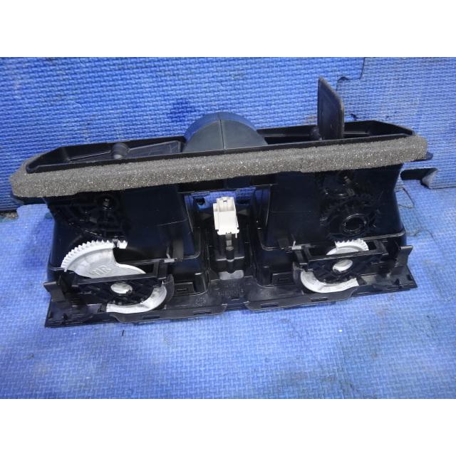 ワーゲン ゴルフ 6 1KC 系 エアコン ヒーター 吹き出し口 ルーバー 中央 センサー 左右 [8229] |  | 01