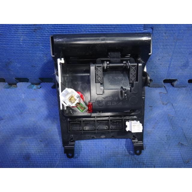 ワーゲン ゴルフ 6 1KC 系 純正 灰皿  [8229] |  | 02