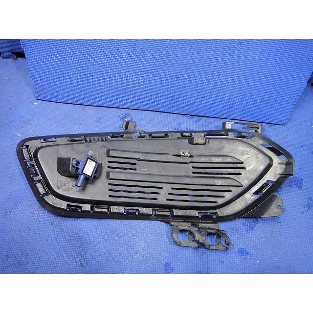 メルセデス ベンツ CLA X117 C117 等  フロント バンパー 右 ダクト グリル カバー  品番 1178852322  [8237] |  | 01