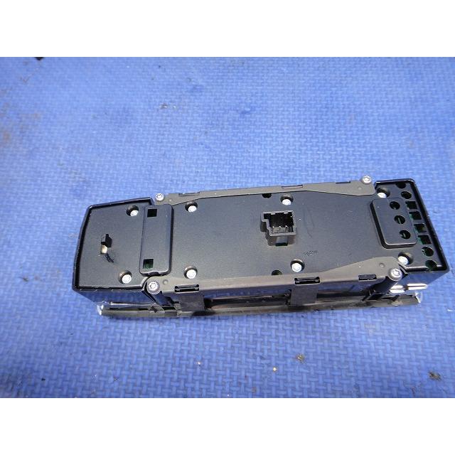 メルセデス ベンツ CLA X117 C117 等 運転席 パワーウィンドウ スイッチ  品番 1669054400   [8237] |  | 01