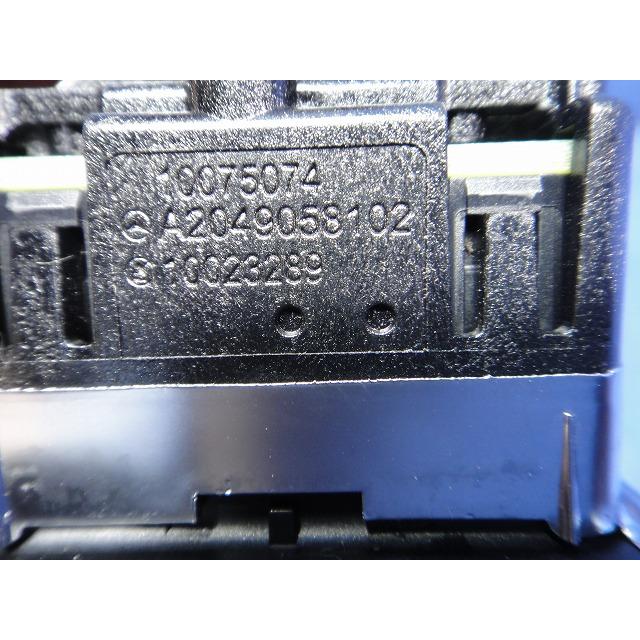 メルセデス ベンツ CLA X117 C117 等 パワーウィンドウ スイッチ リア、助手席 共通  品番 2049058102 [8237] |  | 02