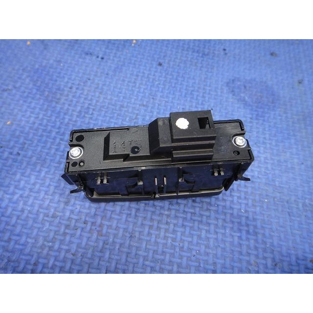 メルセデス ベンツ CLA X117 C117 等  ドアロック スイッチ ボタン  品番 2049058502  [8237] |  | 01