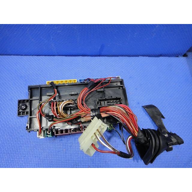 メルセデス ベンツ CLA X117 C117 等 ヒューズ ボックス  品番 A2469067100  [8237] |  | 01