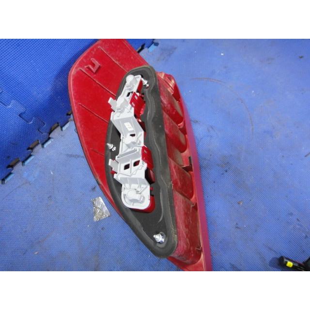 メルセデス ベンツ W169 A170 等 右 テールレンズ　テール ライト ランプ  [8563] |  | 01