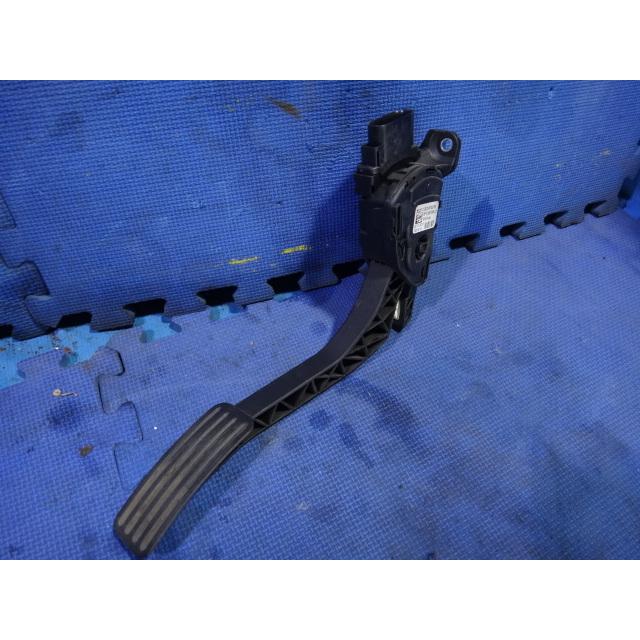 ジャガー XF J05PC 等  アクセル ペダル センサー　品番 9X239F832  BB  6PV009698 [8709] | 