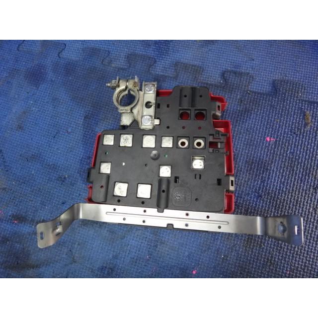 ルノー カングー KW系   等　バッテリー プラス ターミナル　ヒューズ　   [8720] |  | 02