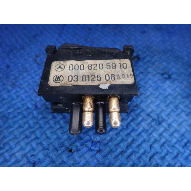 メルセデス ベンツ W123 W126 W124 230E 等  ルーム ライト ランプ スイッチ 品番 0008205910  [8760] |  | 01