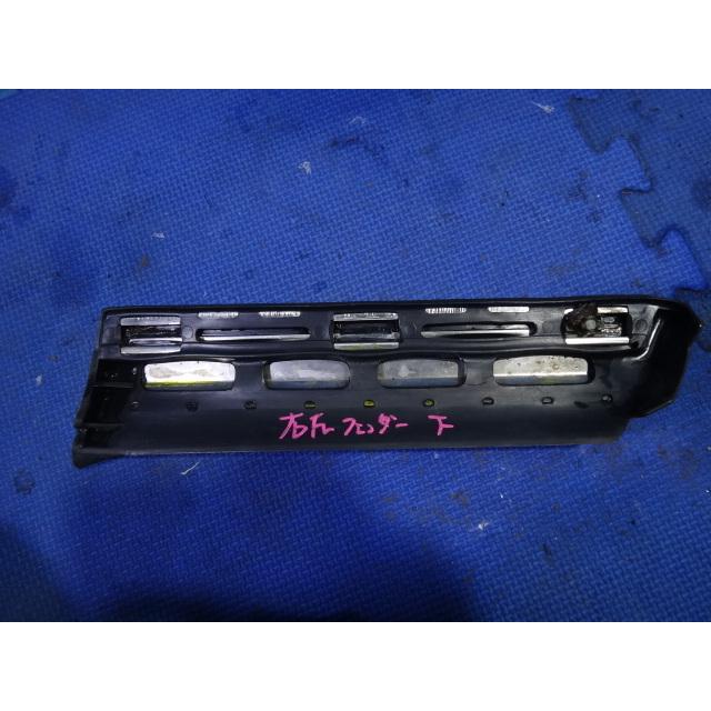 メルセデス ベンツ W123 230E 等 左 下 フロント フェンダー  モール   [8760] |  | 05