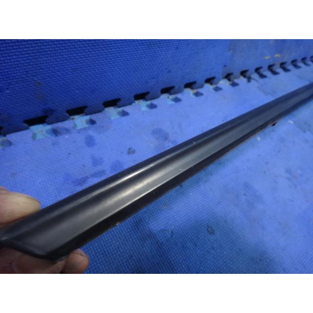 メルセデス ベンツ W123 230E 等 右 フロント フェンダー モール   [8760] |  | 06