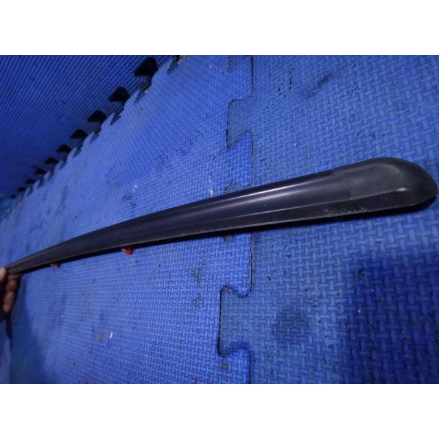 メルセデス ベンツ W123 230E 等 右 フロント フェンダー モール   [8760] |  | 07