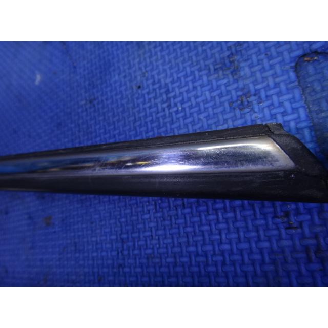 メルセデス ベンツ W123 230E 等 左 フロント フェンダー モール   [8760] |  | 04