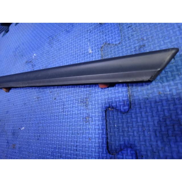 メルセデス ベンツ W123 230E 等 左 フロント フェンダー モール   [8760] |  | 05