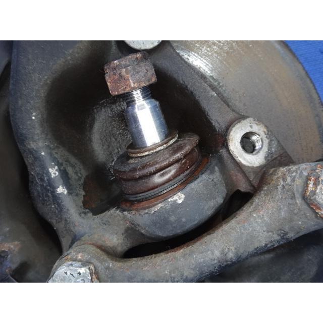 メルセデス ベンツ W123 230E 等 右 フロント ハブ ナックル   [8760] |  | 01