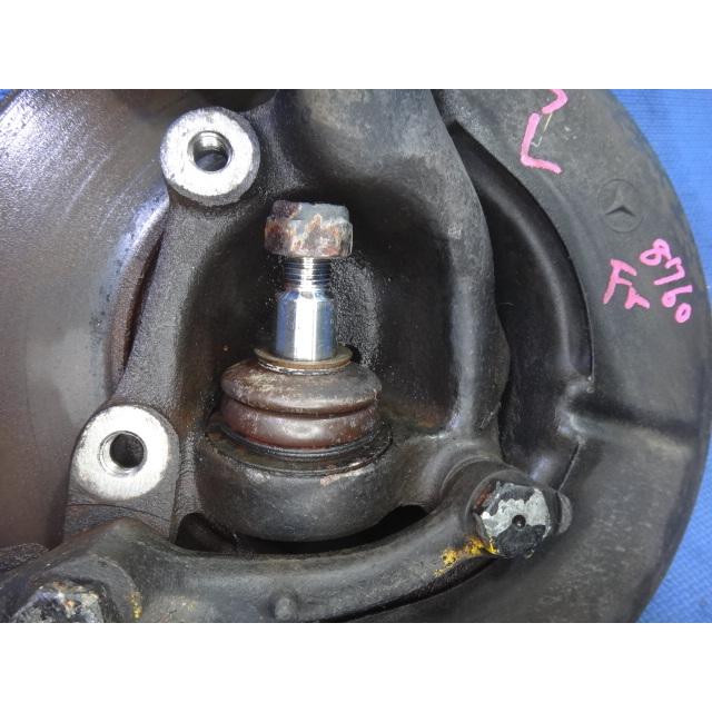 メルセデス ベンツ W123 230E 等 左 フロント ハブ ナックル   [8760] |  | 01