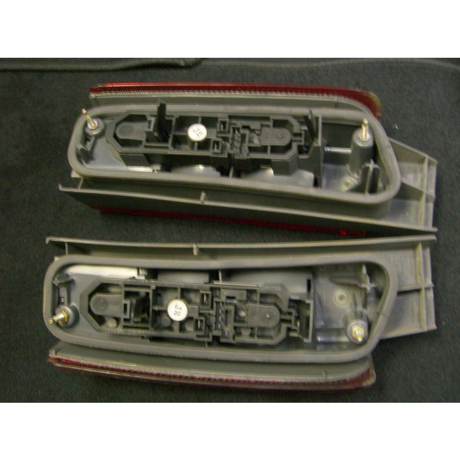 ボルボ V70 8B5254W 等  テール レンズ  テール ライト ランプ　 左右　下側　 |  | 01