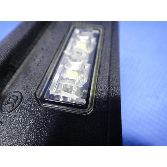 Volvo ボルボ V40 MB4164T 等  純正 ナンバー灯 LED 左右  品番 31352526  [9640] |  | 01